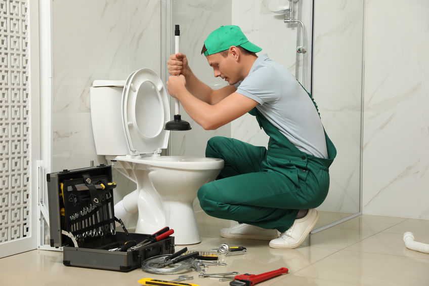 The Do's and Don'ts of Unclogging a Toilet The Do's and Don'ts of Unclogging a Toilet